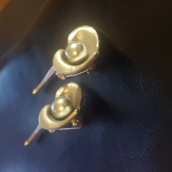 Silver Elegant Rose Flower with Pearl Pin brooch with rhinestone - Picture 5 of 6